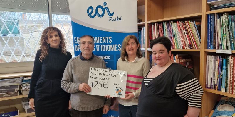 Un Grup D Alumnes De L Escola Oficial Didiomes De Rub Dona Euros