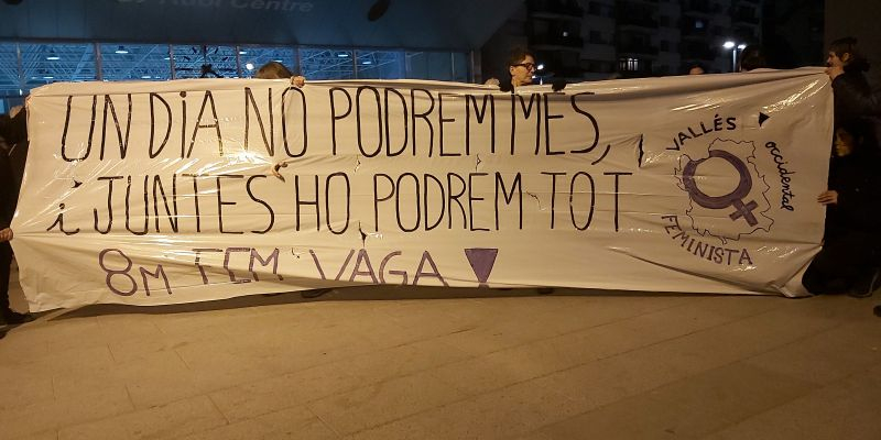 Més d un centenar de persones assisteixen a la manifestació feminista