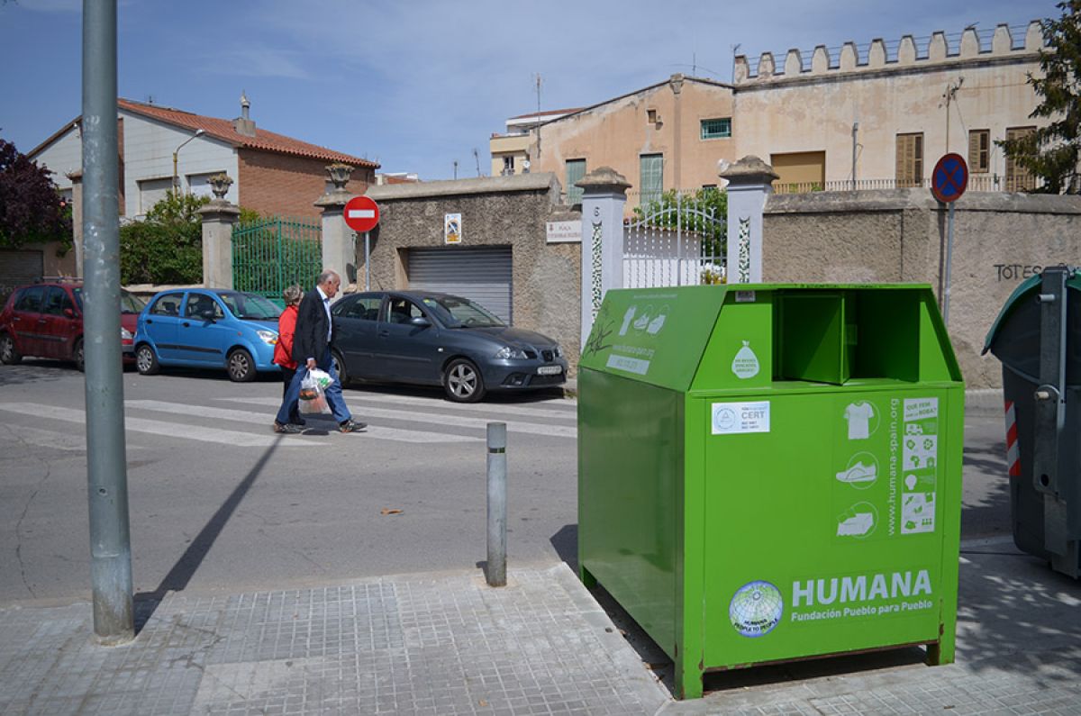 Un contenidor verd d'Humana a Rubí