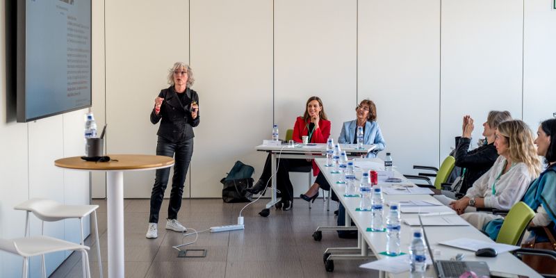 La doctora Fina Mauri durant la xerrada. FOTO: Carmelo Jiménez