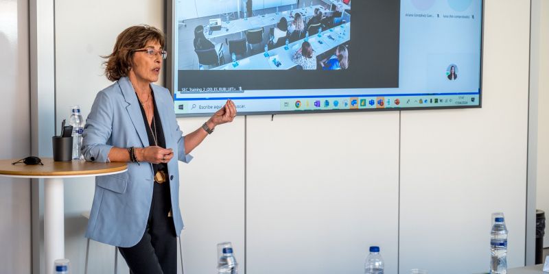 La doctora Maite Alfagame durant la xerrada. FOTO: Carmelo Jiménez