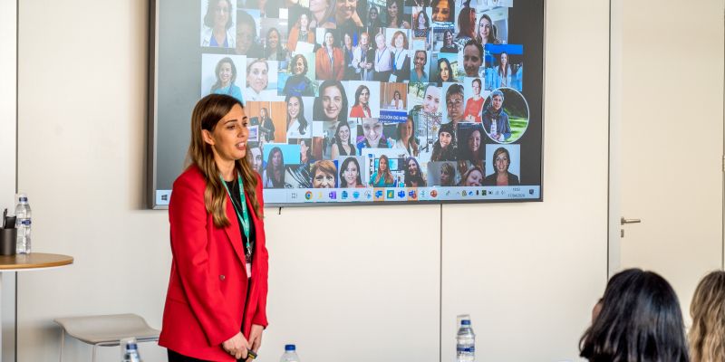 La doctora Belén Cid durant la xerrada. FOTO: Carmelo Jiménez