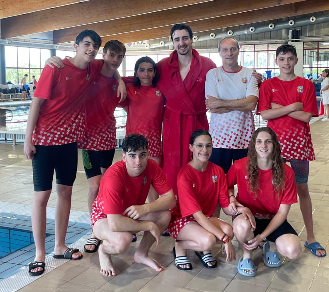 deu nedadors del Club es van desplaçar a Igualada, per disputar el Trofeu Aigualits a la capital de l'Anoia. FOTO: Cedida/CN Rubí