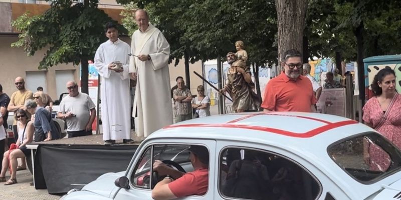 Benedicció de vehiclís antics. Foto: Redacció.