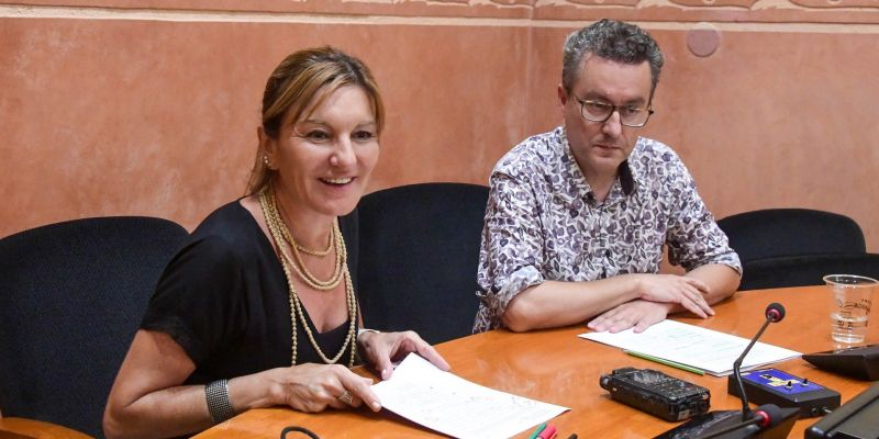 L'alcaldessa, Ana María Martínez, i el tercer tinent d'alcaldia, Andrés Medrano. Foto: Ajuntament de Rubí - Localpres