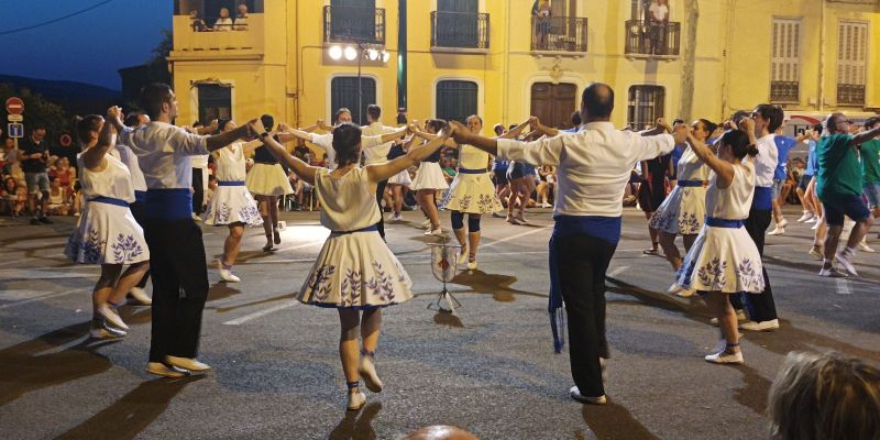 L'Escola de Sardanes Flor de Neu dona la benvinguda a l'estiu amb la Copa Catalunya de Ceret. FOTO: Cedida