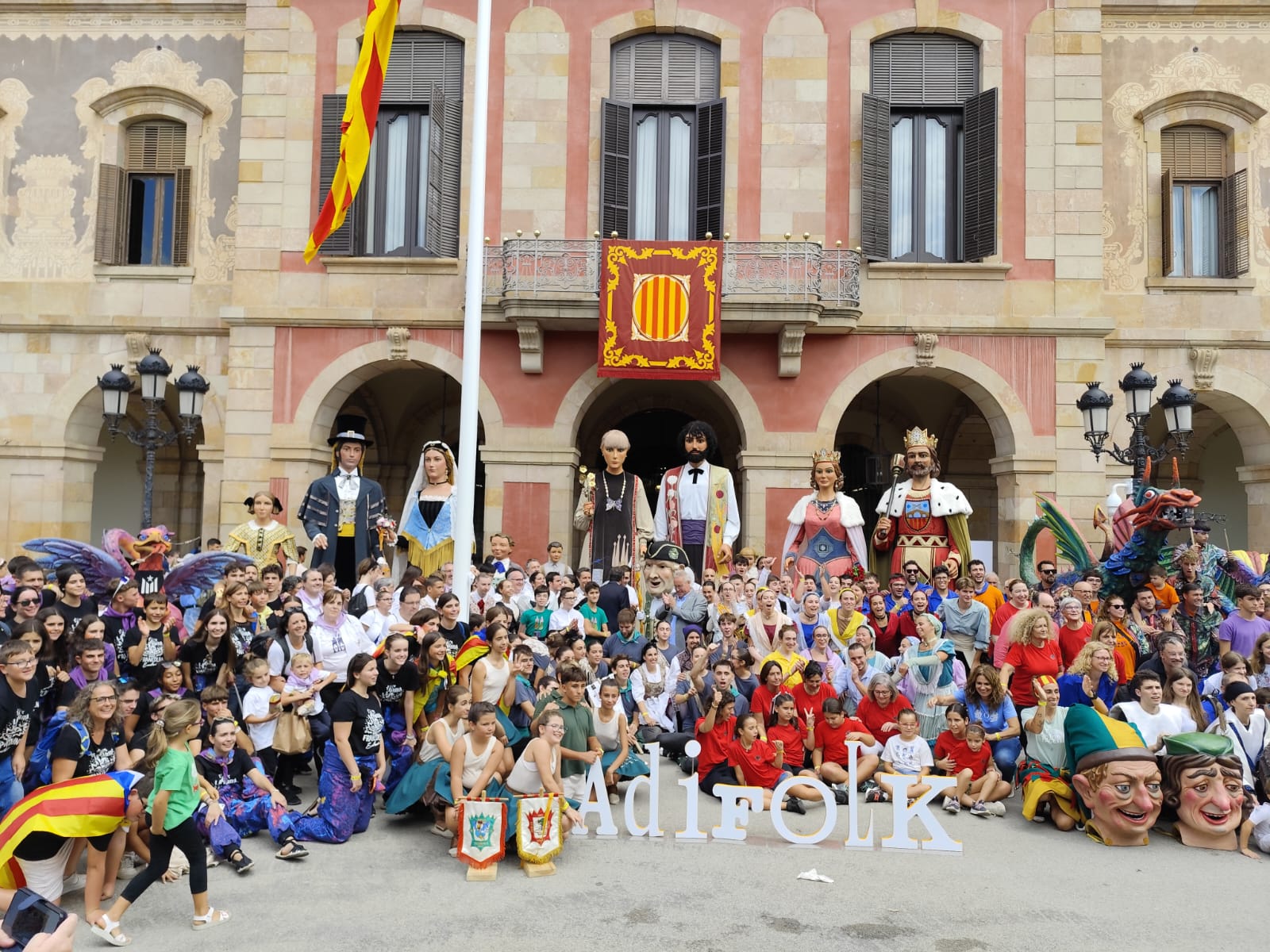 Foto grupal de totes les colles participants. FOTO: Cedida