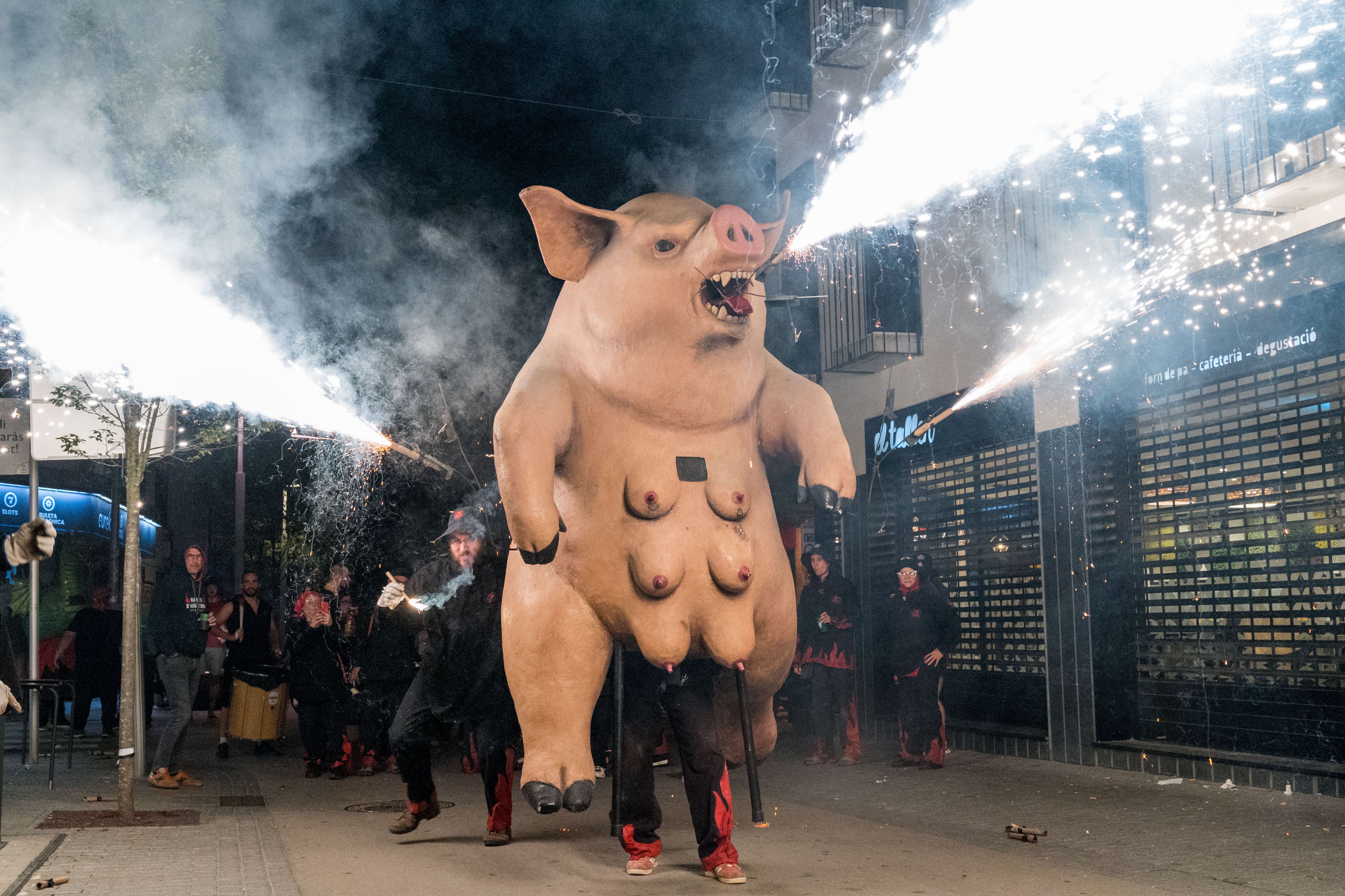 XII Trobada de Bèsties de Foc de Rubí per Sant Roc | FOTO: Carmelo Jiménez