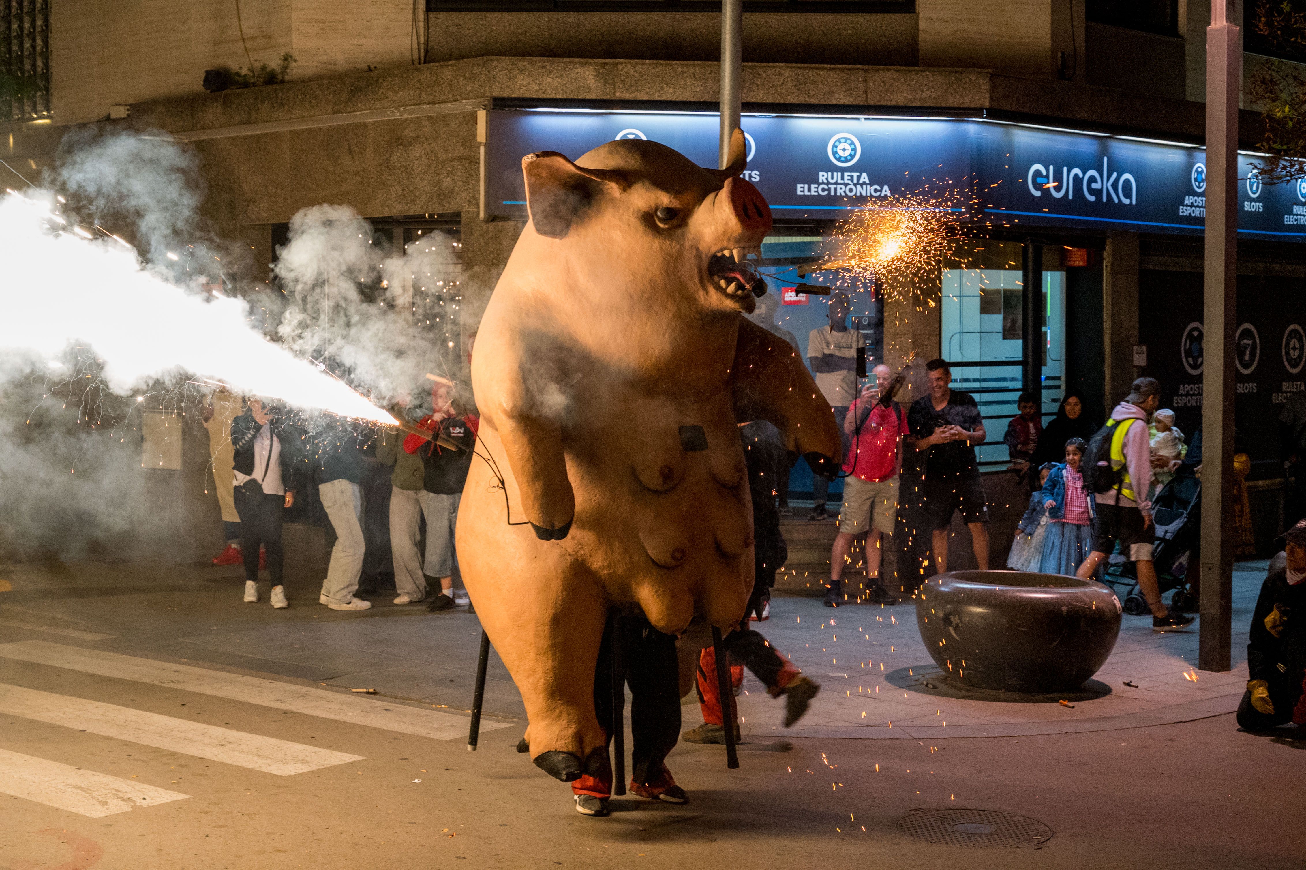 XII Trobada de Bèsties de Foc de Rubí per Sant Roc | FOTO: Carmelo Jiménez