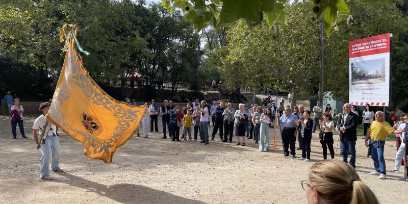 L'abanderat de la Confradia de la Virgen de Luna FOTO: Marta Casas