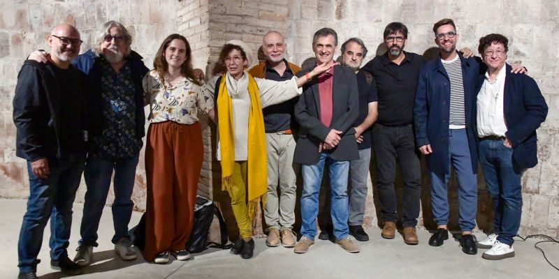 Els vuit autors amb el regidor de Promoció i Dinamització Cultural i el responsable tècnic del Celler. FOTO: Ajuntament de Rubí - Localpres