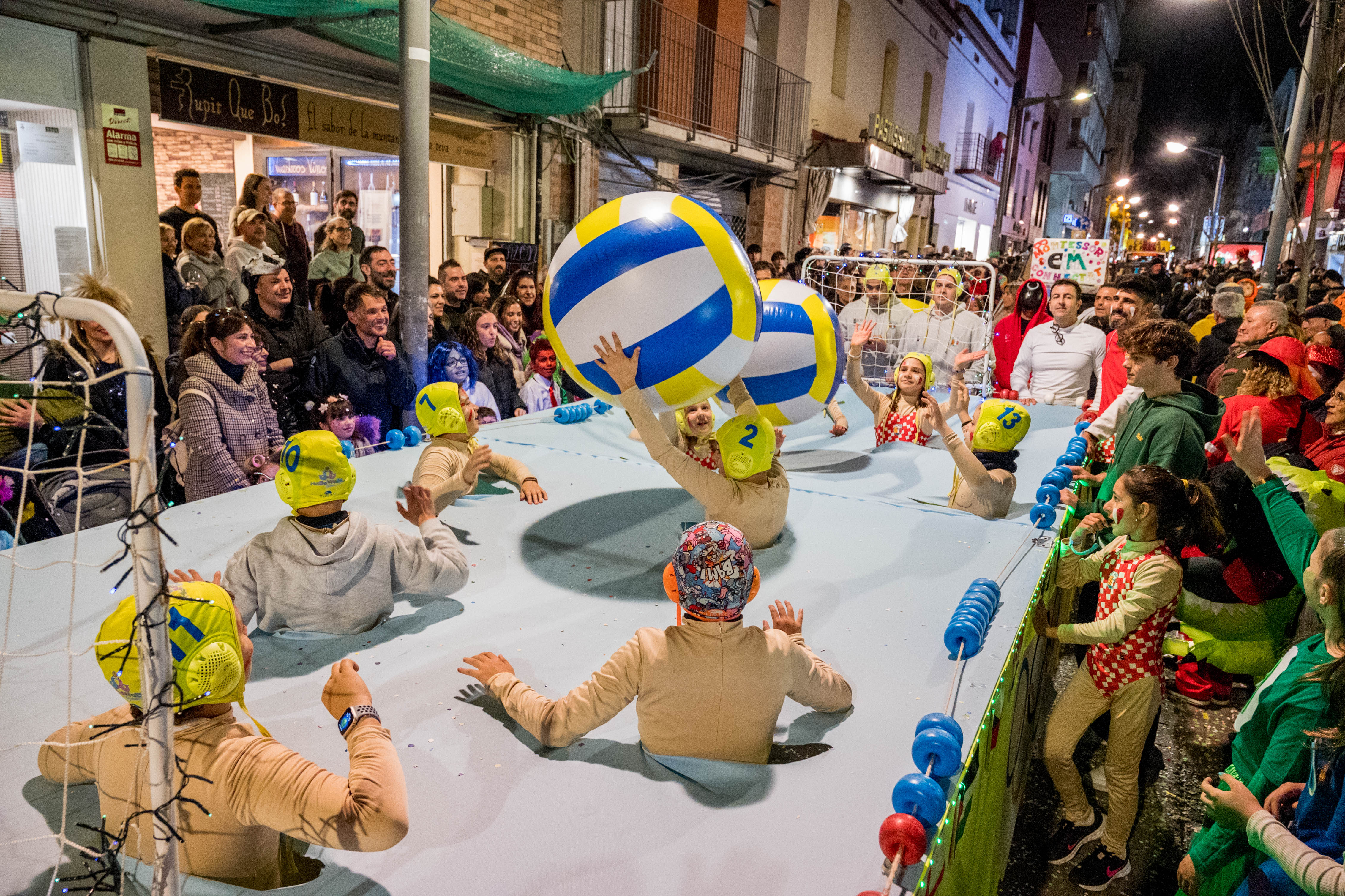 Rua de Comparses de Carnaval 2025 a Rubí FOTO: Carmelo Jiménez