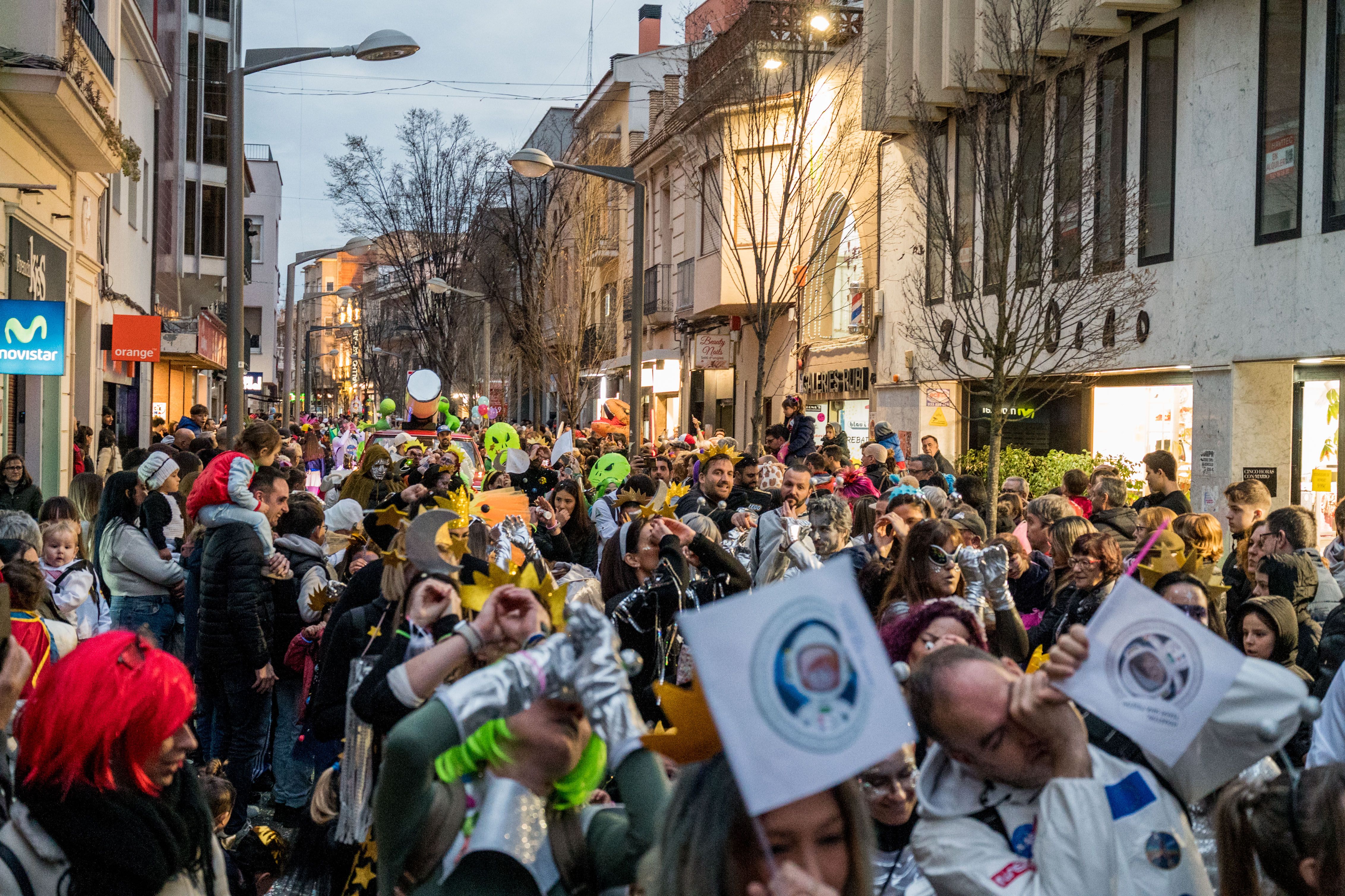 Rua de Comparses de Carnaval 2025 a Rubí FOTO: Carmelo Jiménez